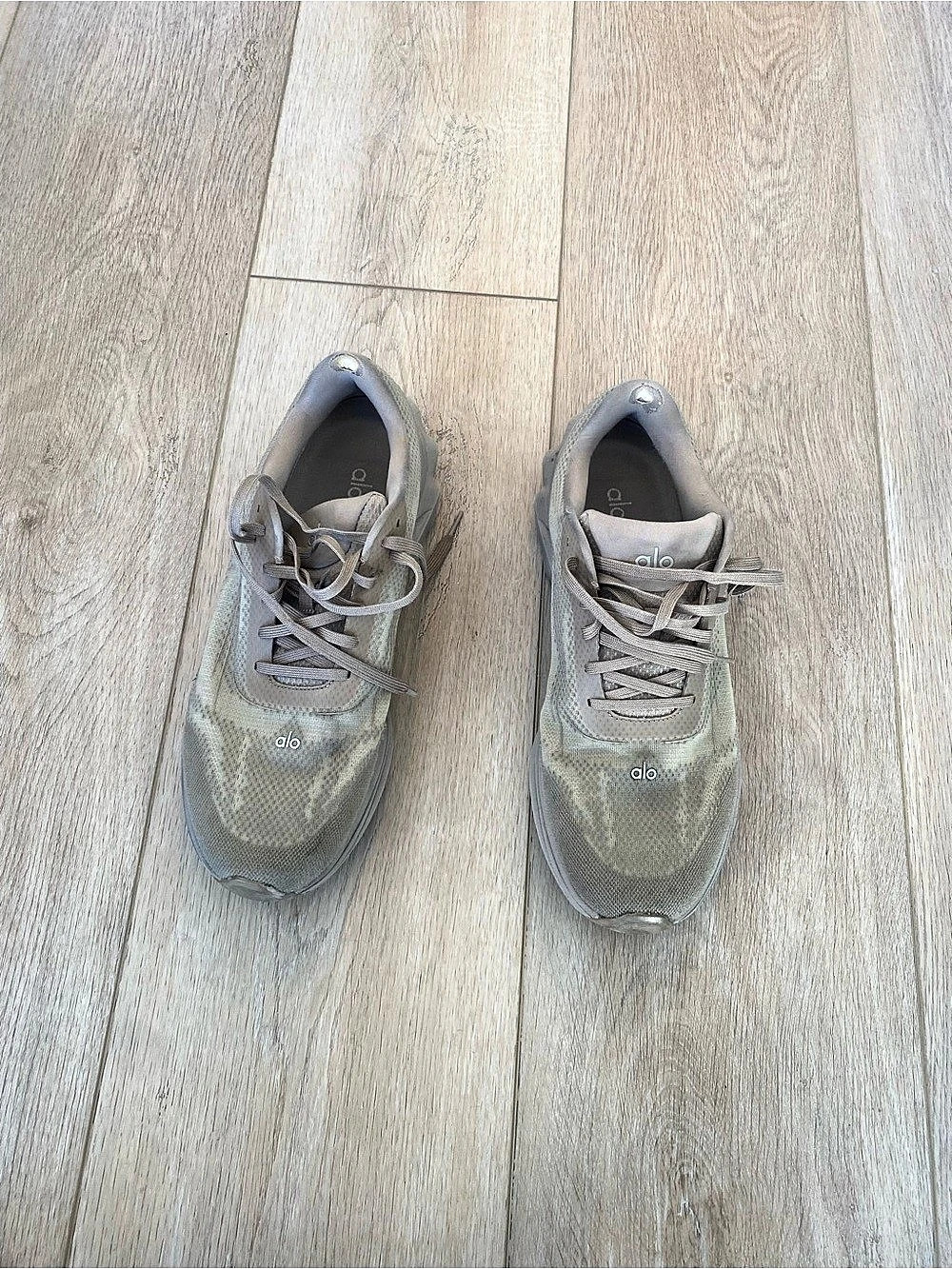Alo Runners Sneakers - Gravel